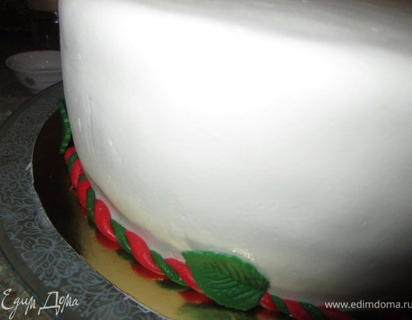 Или украсить мастикой.