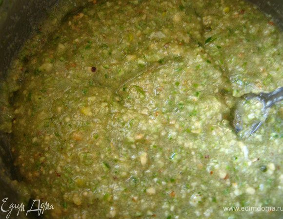 Оставьте при комнатной температуре, пока сахар не растворится.