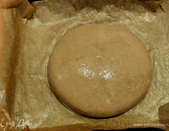 У вас получится небольшой колобок. Сформуйте из него буханочку. Возьмите противень застелите его бумагой и положите на него тесто. Верх оберните пищевой пленкой, накройте салфеткой или полотенцем и уберите в теплое место (25-30 градусов) на 27 часов. По моему опыту, желательно тесто не трогать и  не обминать.
Дождитесь созревания. Тесто увеличится, но не  сильно.
