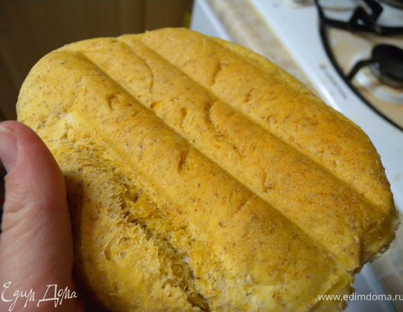 Храниться может долго. На фото низ хлеба, который пекся на решетке. 