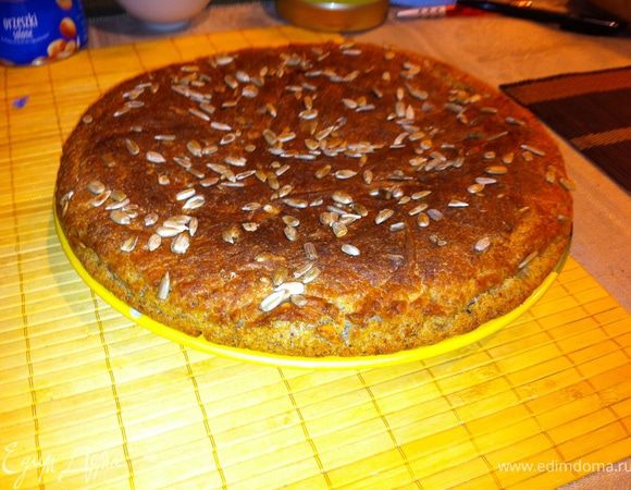 Отправляете в разогретую до 180-190 градусов духовку. и выпекаете минут 40. я через минут 35 прокалываю вилкой,чтобы понять когда его доставать.
Когда хлеб готов- оставьте его остыть на решетке,тогда он будет с хрустящей корочкой и очень мягкий! Приятного апетита!