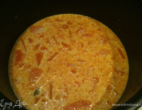 Залить все молочком, добавить мед. Готовить на режиме "Молочная каша". Приятного аппетита!