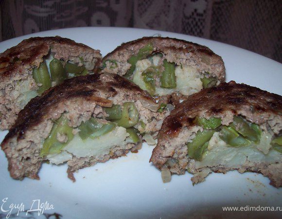 Прошу к столу.)