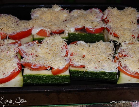 ставим в духовку при 150С, на час, достаем,закрывает противень фольгой  и еще на пол часа 200С. Получается очень сочное блюдо. Приятного аппетита!