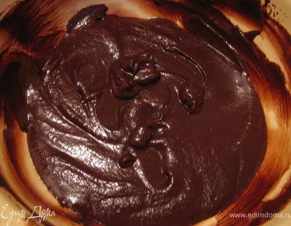 Добавить ликёр(ликер я добавлять не стала,а воспользовалась идеей Вениамина,спасибо ему за это,и добавила 1ст.л. сока имбиря). Охладить в холодильнике несколько часов.Я  вынесла на балкон и за пару часов масса замерзла очень сильно и конфеты сложно было делать,поэтому они у меня не ровные получились.