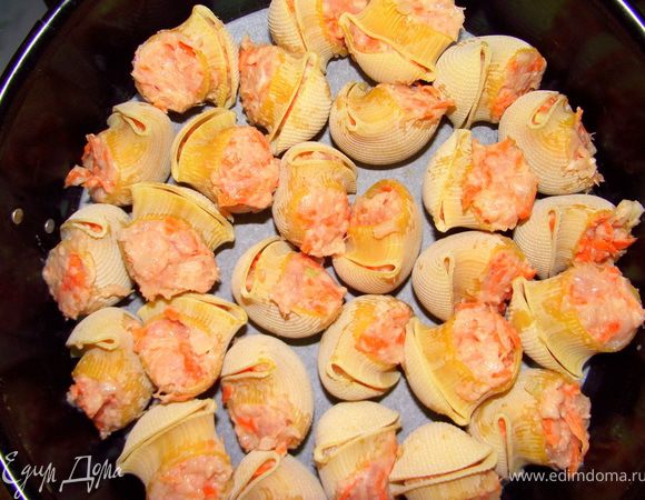 Нафаршировать "Лумакони", положить в форму.