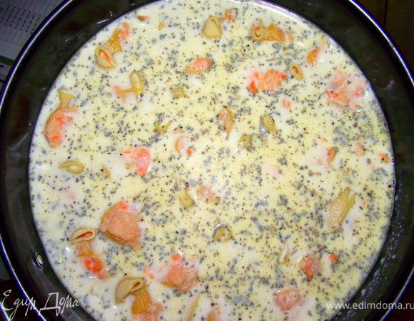 Залить "Лукамони" соусом.