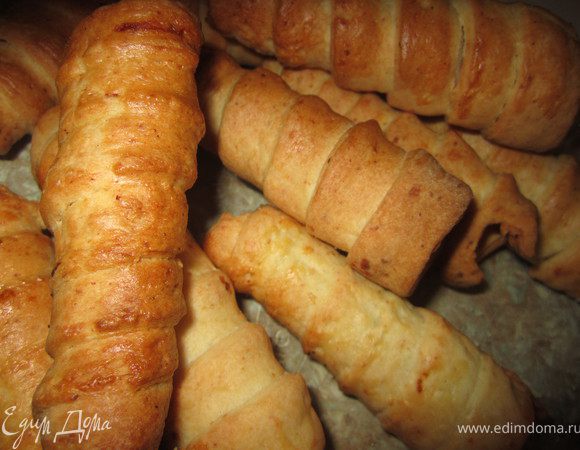 Выпекать в духовке 15-20 минут при температуре 180 градусов. До золотистого цвета.