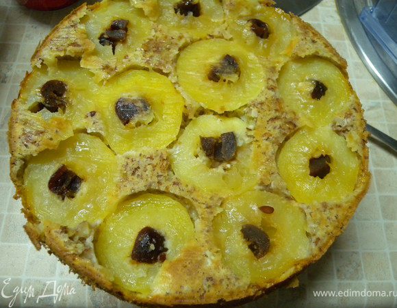 Остудить пирог в форме. Потом вытащить из формы.  Снять бумагу. Порезать на порции. 