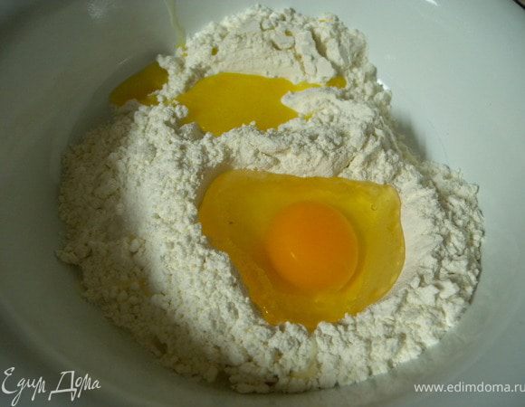 Замесить тесто. 