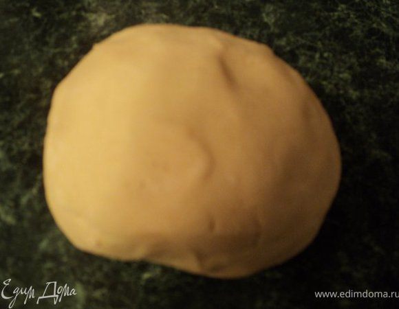 Замесить тесто. Поставить в холодильник.