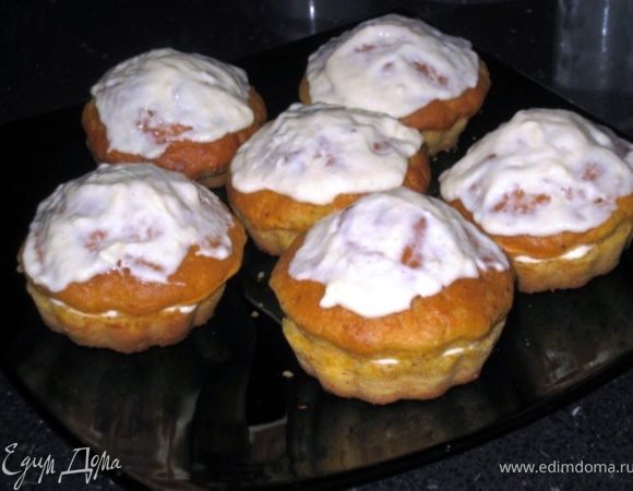 Далее смешала в блендере творог с мякотью апельсина, сахаром и йогуртом, разрезала оставшиеся маффинки пополам, смазала, и чуть крема на верх. Приятного аппетита!