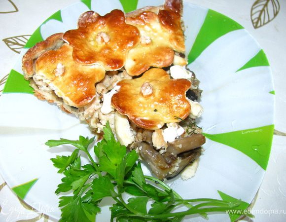 Разогреть духовку до 180 градусов и поставить пирог выпекаться на 20 мин.
Все! Ваша цветочная поляна готова. Приятного аппетита!