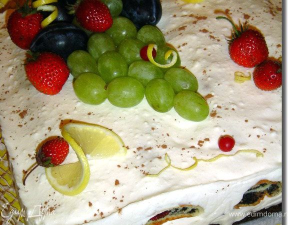 Украшаем по усмотрению. Я украсила фруктами.