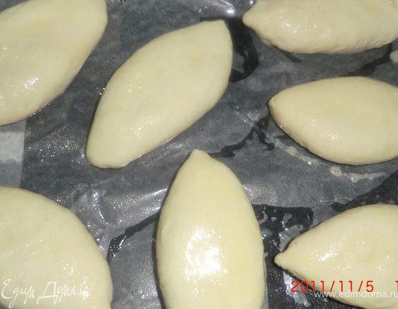  сформировать пирожки.
Начинка пирожков может быть любая. 