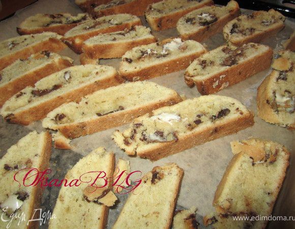 При выпечке может немножко вытечь шоколад или расплавленная нуга, это не страшно, от этого печеньице будет не менее вкусным). После выпечки валики нарезать на кусочки 1-1,5 см. Поставить в духовку на 7-10 минут, до золотистого цвета.