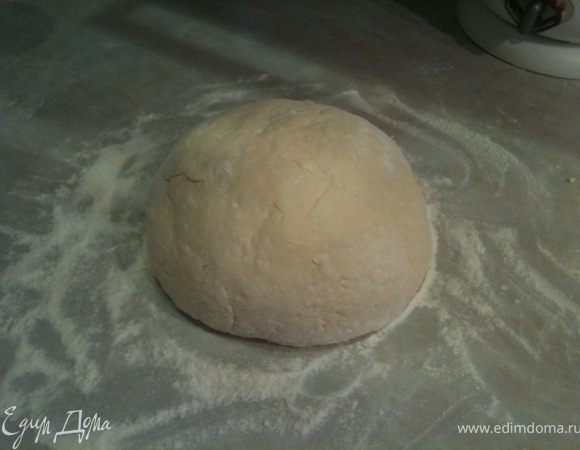Замесить не крутое тесто.