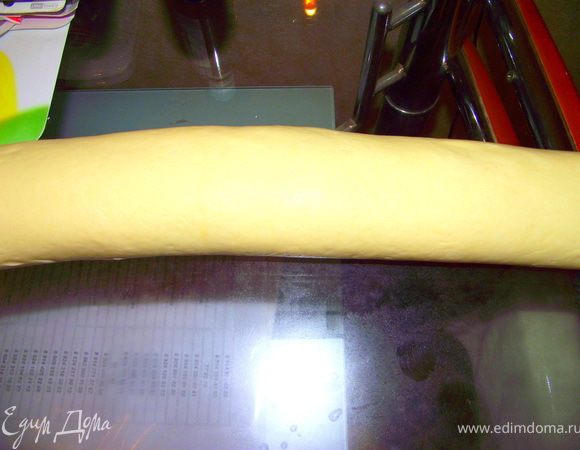 Сварачиваем в рулет.