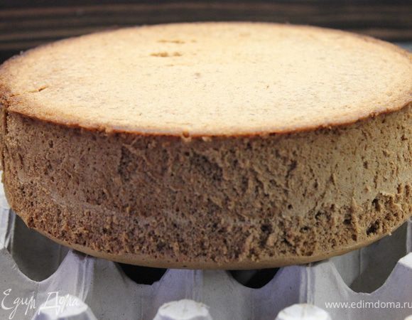 Выложить тесто в форму и выпекать в разогретой до 175 градусах духовке 50 минут (если используете форму 24-26 см, то выпекать при 180 градусах 30 минут)..проверить готовность зубочисткой!