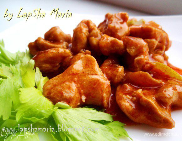 Соус должен получиться густым и обволакивать кусочки курицы, а перчик не должен развариться. Получилось ну очень вкусно, ароматно и уютно! Приятного аппетита!