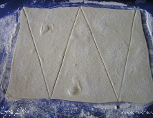 посыпать сахаром,