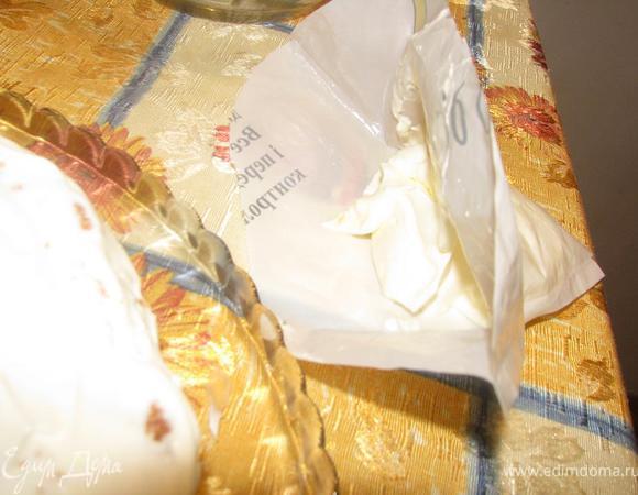 Кондитерским шприцем я еще не          разжилась( Выкручивалась при помощи подручных средств)))