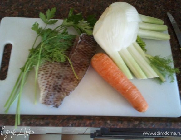  Филе рыбки посолить,поперчить.