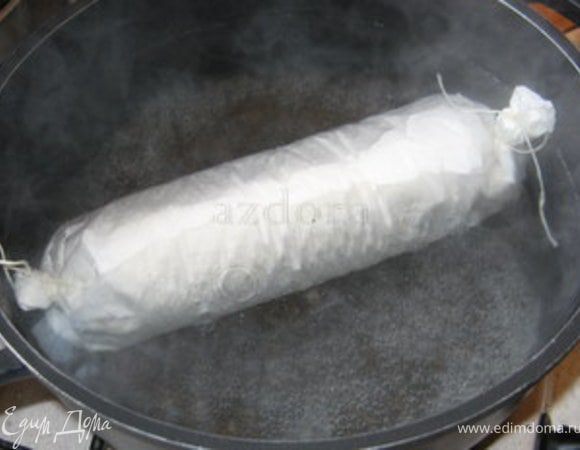 Опустить в кипящую воду и варить 20 минут.