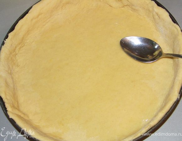 Смазываем тесто раст.маслом.