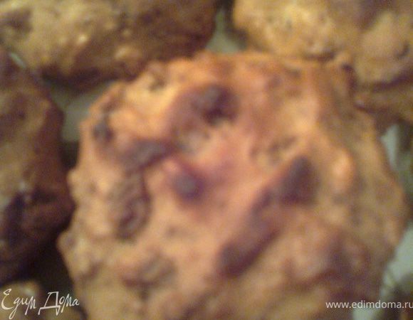 Сразу пишу,что хлопья теряют свою хрустящесть,а по структуре печеньки напоминают пряники.Когда открываешь крышку(где они лежат)сразу ощущаешь сильный ореховый аромат.Всем понравилось!