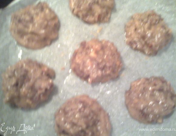 Выпекать на пергаменте около получаса при 180*.Получилось 32 печенюшки.