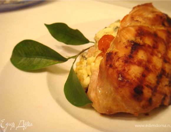 Запекать при т.200 гр. ц. 20 минут в открытой форме-закрыв фольгой сверху, либо под крышкой.
Подавать порционно в горячем виде!
Приятного аппетита!