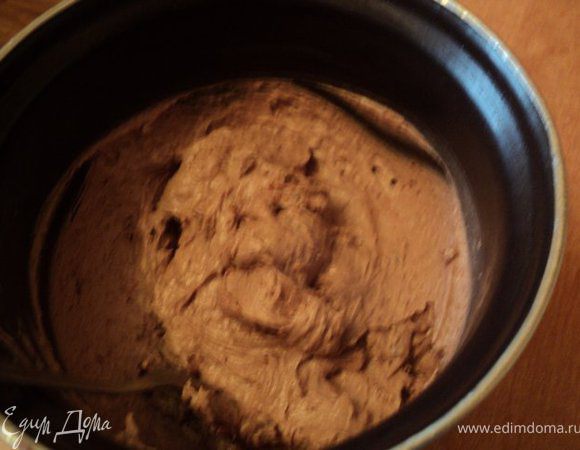 Размягченное масло растереть с 2 ст.ложками сахара, добавить постепенно охлажденный пудинг, коньяк и размолотый миндаль.