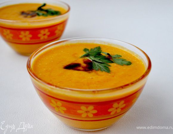 Разлить суп по тарелкам, сверху выложить в каждую немного бальзамического крема,украсить листиком петрушки.
Ну очень вкусно! Приятного аппетита!