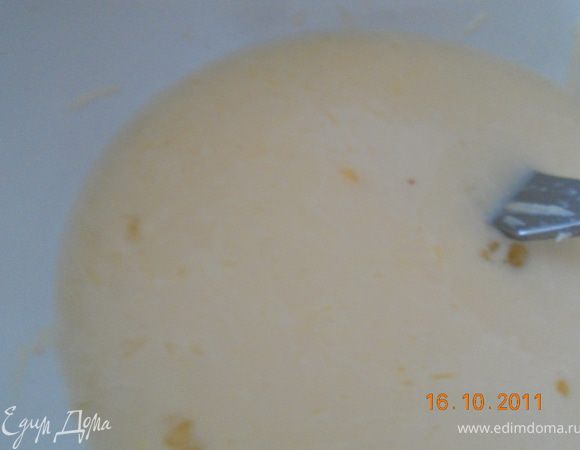  яйца ,  сливки немного взбить, посолить добавить натертый сыр, перемешать!