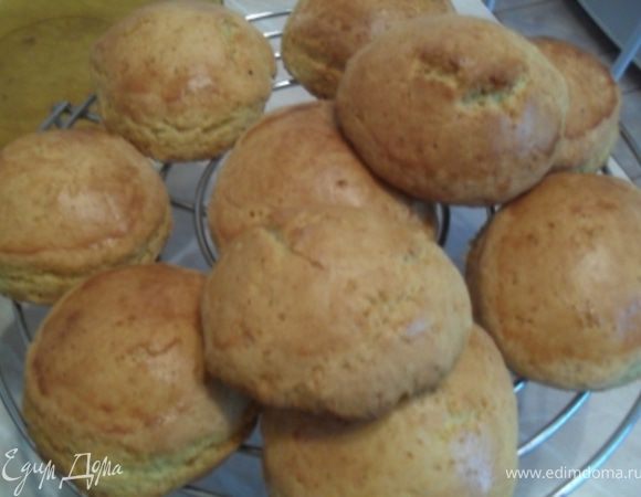 Выпеченные сконы остудить на решетке и подать.Очень хорошо они сочетаются со сливочным сыром и джемом, да и просто так тоже вкусно:)))