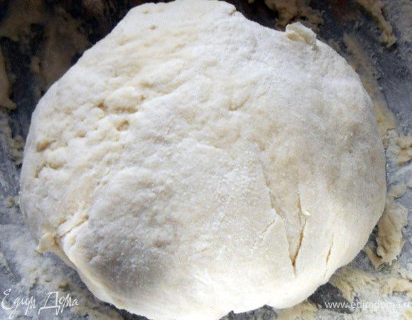 Сформировать в шар, вернуть в миску, накрыть крышкой/затянуть пленкой и оставить подниматься, на 2 часа. В процессе можно 1-2 раза обмять тесто. 