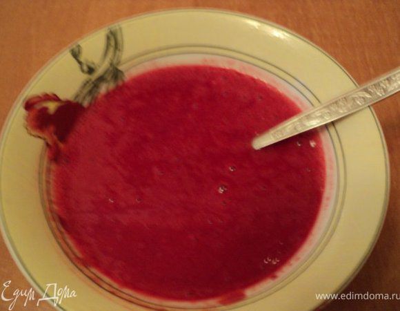 Приготовить ягодную начинку: ягодное пюре с сахаром  разморозить добавить крахмал, хорошо перемешать. Вместо ягодного пюре можно взять варенье или джем.