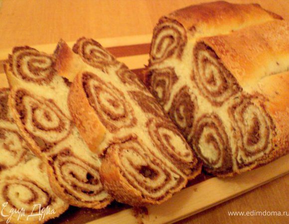 Пироги охладить и перед подачей нарезать ломтиками.