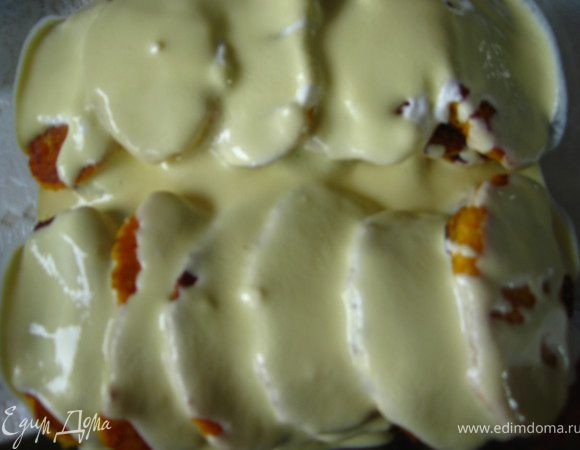 духовку разогреваем до 170гр. Поливаем оладушки сметанным соусом и отправляем  в духовку на 30-35 минут