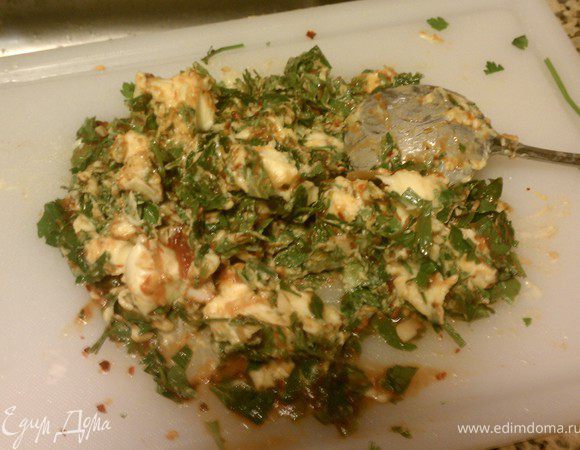 Все, кроме хлеба и грибов измельчить и перемешать (лучше в блендере, но у меня его нет)