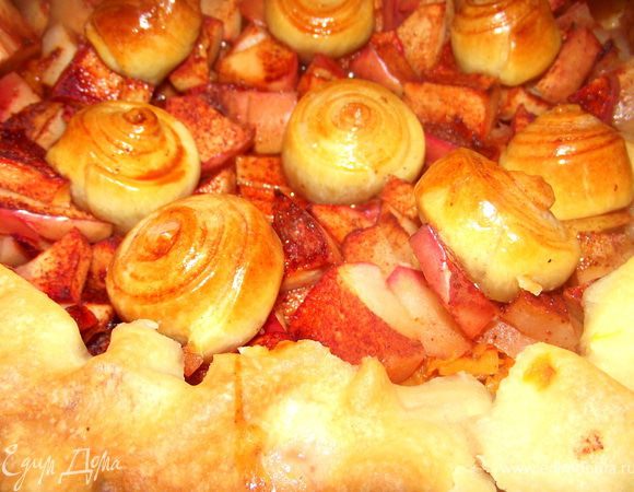 Абрикосовый джем смешать с водой, закипятить и полить ещё горячий флан. Всё наш флан готов!