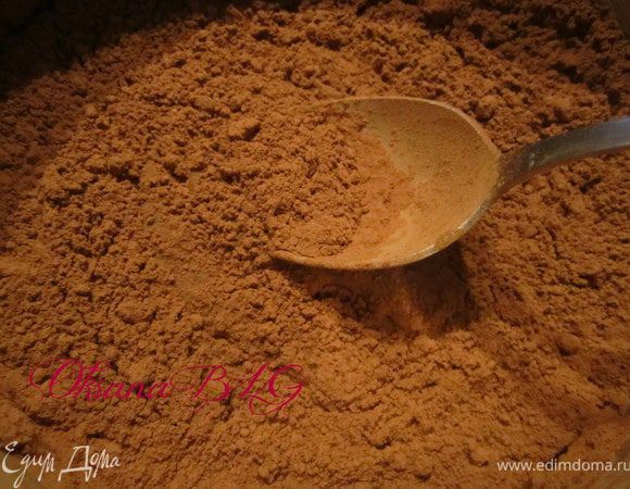 Растопить шоколад или приготовить помадку. Сахар, воду, какао поставить на огонь, прокипятить 5 минут.