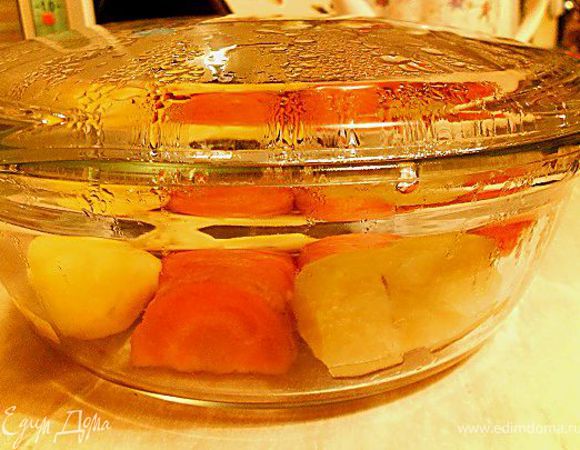 Овощи отварить на пару, запечь в духовке или в микро.
