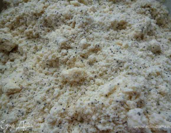 Добавить стакан молотых орехов,мак и хорошо перемешать.