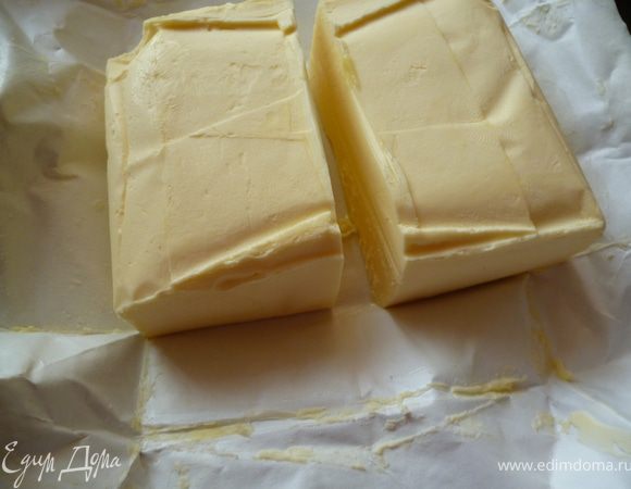 Добавим масло и опять венчиком перемешаем,что бы масло растворилось.