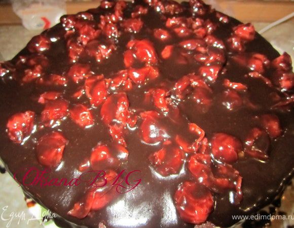 Полить оставшимся шоколадом или помадкой.