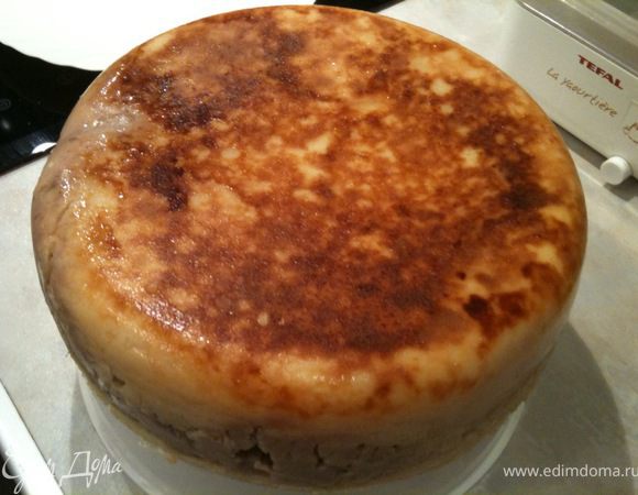 Готовить на режиме "Выпечка" 65 минут + 20 минут. Выключить мультиварку, и дать остыть до теплого состояния. Достать с помощью решетки для пароварки.