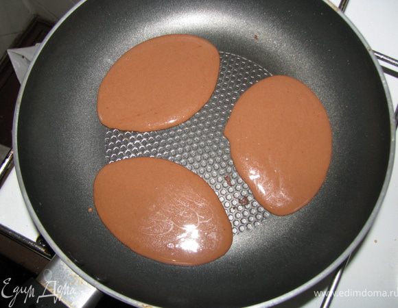 Под конец добавляем несколько ложек растительного масла, хорошо перемешиваем и смело обжариваем наши оладьи на сковороде.
Приятного аппетита! :)