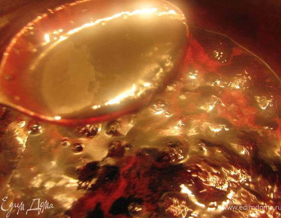 Готовим соус. Для этого в кастрюльку помещаем все вышеперечисленные ингридиенты.